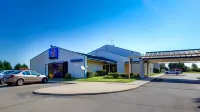 Baymont by Wyndham Shawnee Hotel dekat Ritz