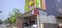 RedDoorz near Trans Studio Mall 2