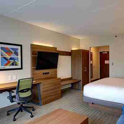 Holiday Inn Express Kingston West Rooms