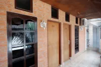 RedDoorz Plus Near Haluoleo University Hoteles en Baruga