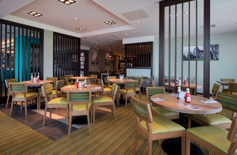 Premier Inn Leeds Cc (Whitehall Road) photo 2