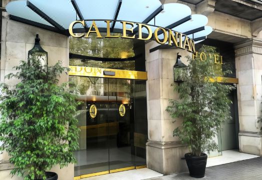 칼레도니안 호텔 객실