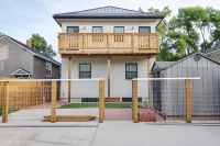 Brand New Dt 1 Br Close to All Edmonton, Canada Hotel dekat Loyal Edmonton Regiment Military Museum