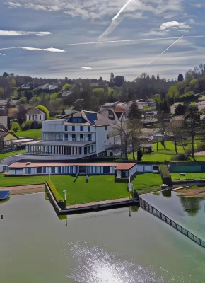 Beau Rivage Hotels in Moirans