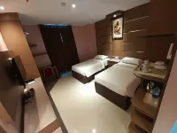 Puncak MG Hotel Hotels in Bacang