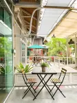 At Home Hotel a Krathum Baen
