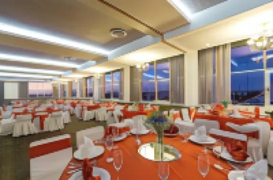 호텔 엘 콘키스타도르 델 파세오 데 몬테호