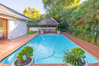 1 on Ross - Swimmingpools