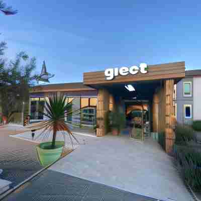 Greet Hotel Marseille Provence Aéroport Hotel Exterior