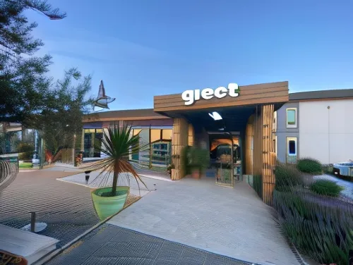 Greet Hotel Marseille Provence Aéroport - Airport Shuttle