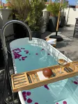 Allegro Neve Tzedek Boutique Suites with Nearby Shelter - by Homy - Bathtub