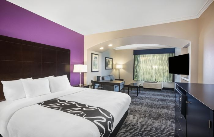 La Quinta Inn & Suites by Wyndham Columbus TX