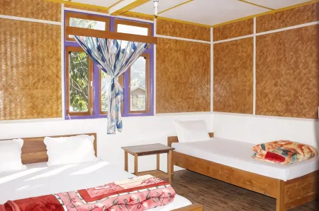 Lovism Homestay Yuksom Отели рядом с достопримечательностью «Кечеопалрі»