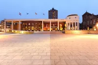 Van der Valk TheaterHotel de Oranjerie Hotel dekat Voorstad St. Jacob