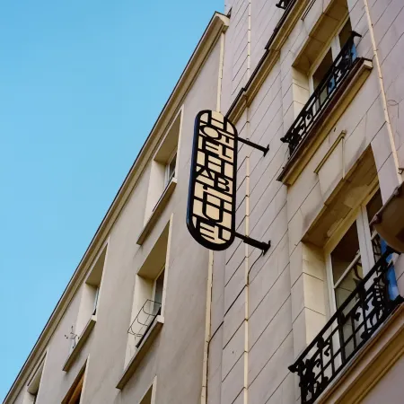 Hotel Habituel Отели рядом с достопримечательностью «Кабаре Фоли-Бержер»