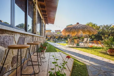 Socialtel Atitlan - Formerly Selina Atitlan Отели рядом с достопримечательностью «Porta Hotel del Lago»