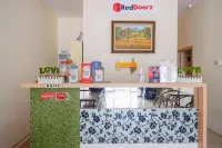RedDoorz Plus @ Losari Makassar Hotels in Ujung Pandang