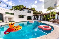 Ultimate Fifa Villa W/ Soccer Field, Pool, Sauna, Games & Concierge Services!