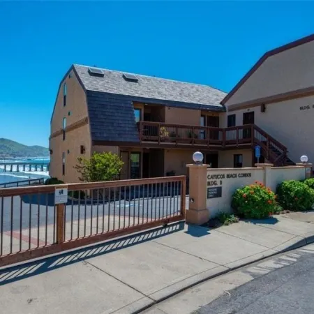 Oceanfront condo with PRIVATE deck. Pet friendly. Just a short walk to town.