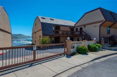 Oceanfront condo with PRIVATE deck. Pet friendly. Just a short walk to town.
