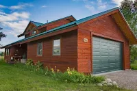 Charming Deluxe Mountain Cabin. Ski/Summer Adventures!  7 mi. to Grand Targhee!