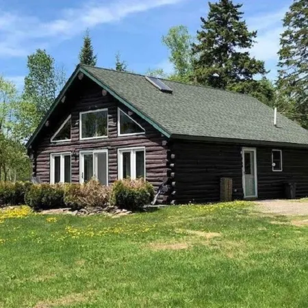 Private Lakefront Log Cabin