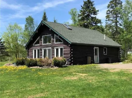 Private Lakefront Log Cabin