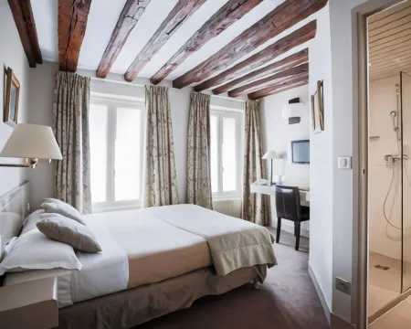 Hôtel la Résidence du Berry Hotels in Versailles