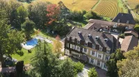 Logis Hôtels Château de La Barge Hotels in Fleurie