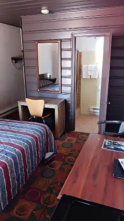 White Pine Motel Отели рядом с достопримечательностью «Ely Renaissance Village»