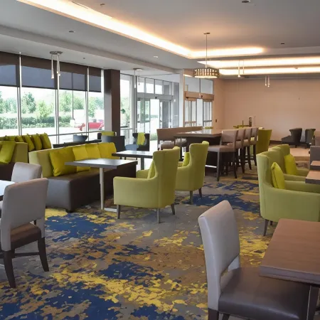 La Quinta Inn & Suites by Wyndham Orlando IDrive Theme Parks