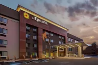 La Quinta Inn & Suites by Wyndham Hartford - Bradley Airport - breakfast