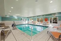 Holiday Inn Express & Suites NORTH BRUNSWICK by IHG - piscina