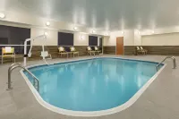 Country Inn & Suites by Radisson, Bismarck-Mandan - 수영장