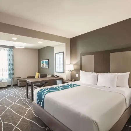 La Quinta Inn & Suites by Wyndham Tulsa Broken Arrow