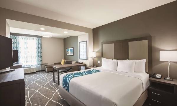 La Quinta Inn & Suites by Wyndham Tulsa Broken Arrow