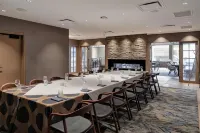 Delta Hotels by Marriott Kamloops Отели в г. Камлопс