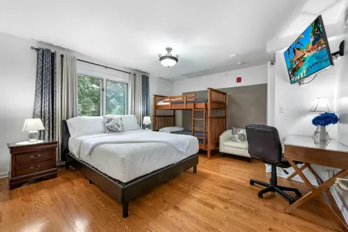 Harmony Inn, Huntley Illinois Hotels in McHenry County