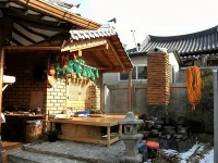 Jeonju Hanok Manhwajeong Hansik Babsang