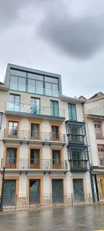 Zalle Oviedo Suites Отели рядом со станцией Oviedo Railway Station