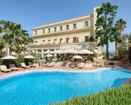 Imperial Hotel Tramontano Отели рядом с достопримечательностью «Пляж Леонеллис»