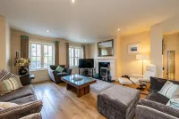 Spacious Home to Sleep 6 Just a Short Stroll From Kenmare