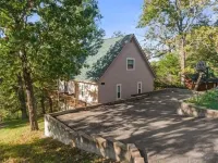 Close to Disney Dam the off-road adventurer and great cove for paddle-boarding