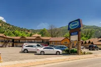 Glenwood Springs Inn - parking