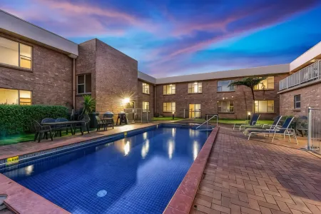 Southgate Motel Отели в г. Гленберни