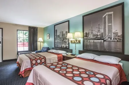 Super 8 by Wyndham Camp Springs/Andrews AFB DC Area Отели рядом с достопримечательностью «Branch Avenue»