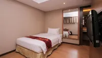 Likas Square - KK Spacious Homestay Hotel in zona Stadium Hoki