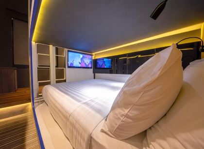 CUBEファミリーブティックカプセルホテル