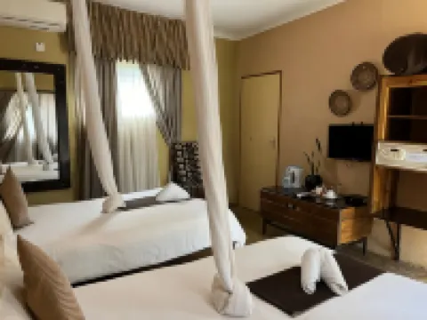 Phokoje Bush Lodge Hotéis em Serowe