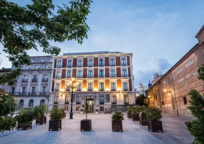Intelier Palacio San Martin Hotels near Monument to Felipe IV